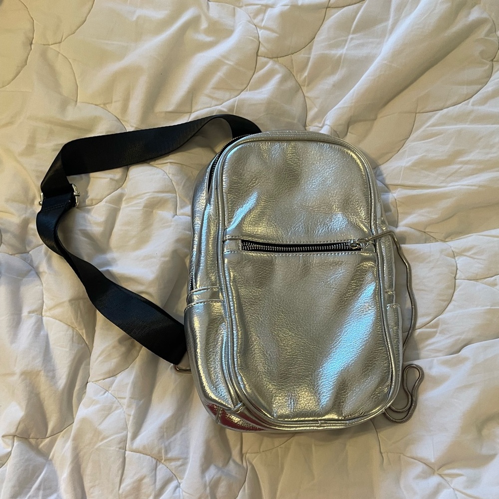 Like Dreams Metallic Cross-body bag!